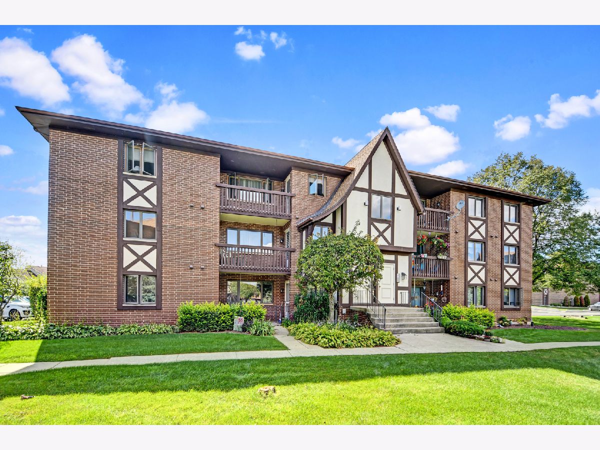 Condominiums Sold Palos Place Palos Hills Illinois, 10572 Palos