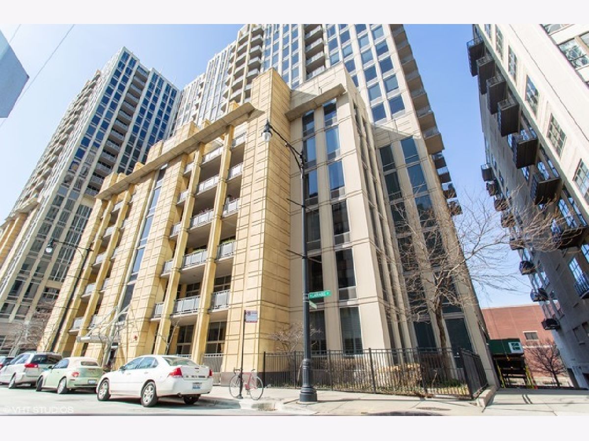 Condominiums Rented Two River Place Chicago Illinois, 720 Larrabee