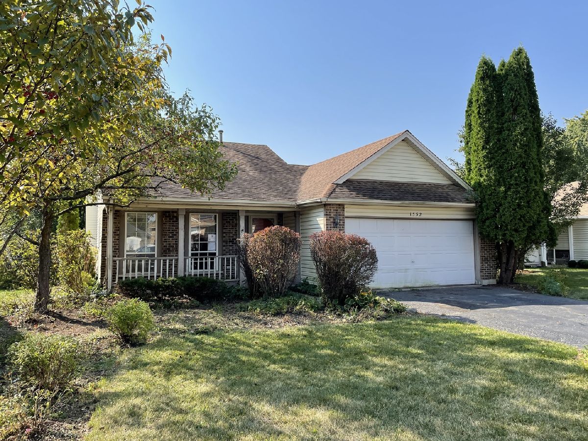 Homes Sold Country Brook Elgin Illinois, 1332 Longford