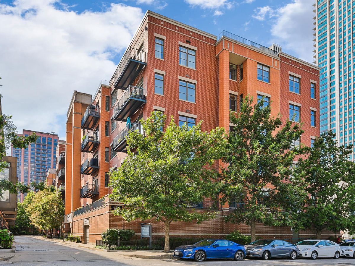 Townhomes Sold Fulton Court Chicago Illinois, 330 Clinton