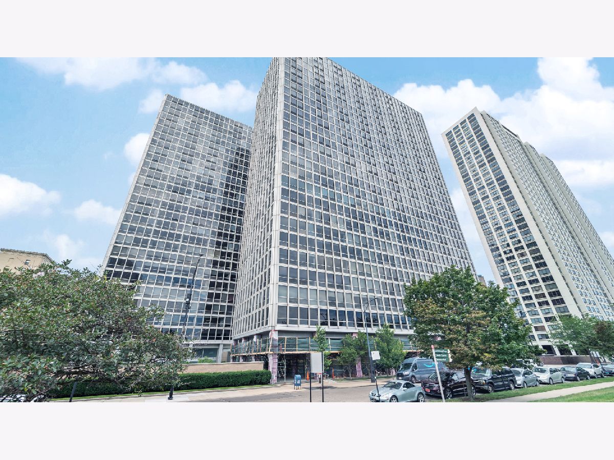 Condominiums Rented Commonwealth Plaza Chicago Illinois, 330 Diversey