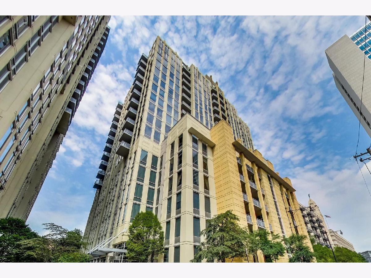 Condominiums Rented Two River Place Chicago Illinois, 720 Larrabee