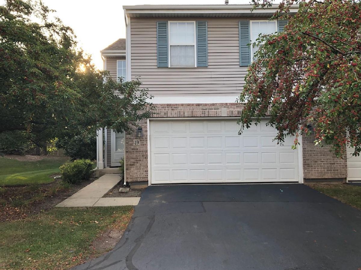 Townhomes Sold Hampton Oaks Streamwood Illinois, 49 Colonial