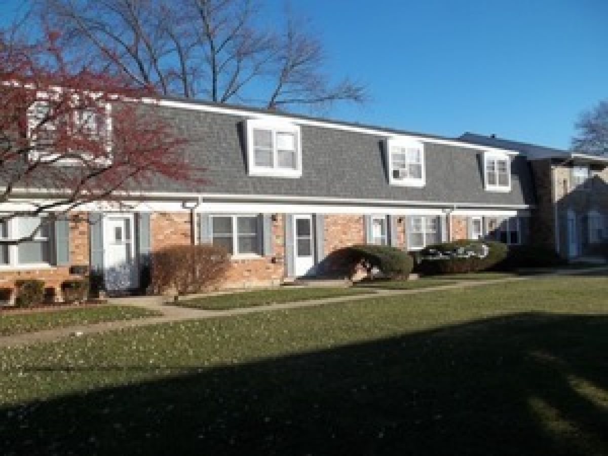 Homes & Townhomes Rented Woodland Heights Streamwood Illinois, 1621 Mckool