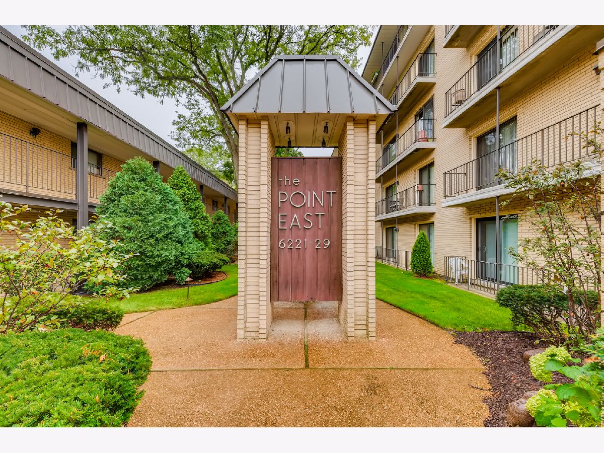Condominiums Sold Point East Condominiums Chicago Illinois, 6221 Niagara