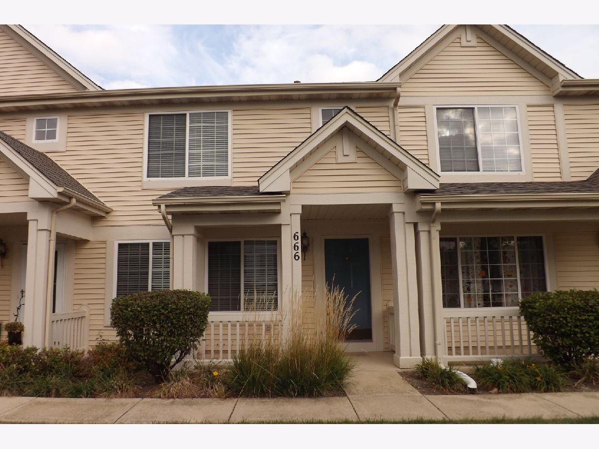 Townhomes Sold Lincoln Station Oswego Illinois, 666 Lincoln Station