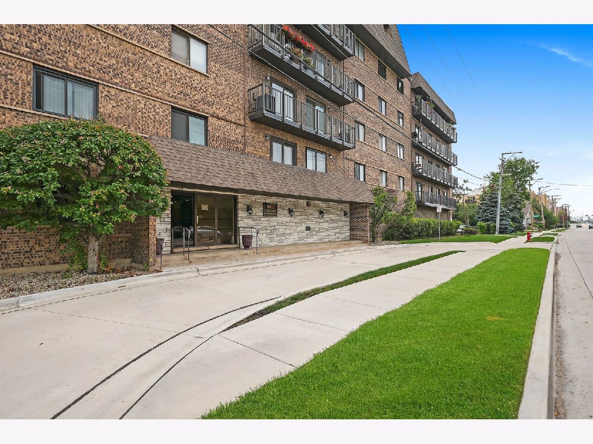 Condominiums Sold River Oaks Des Plaines Illinois, 960 River