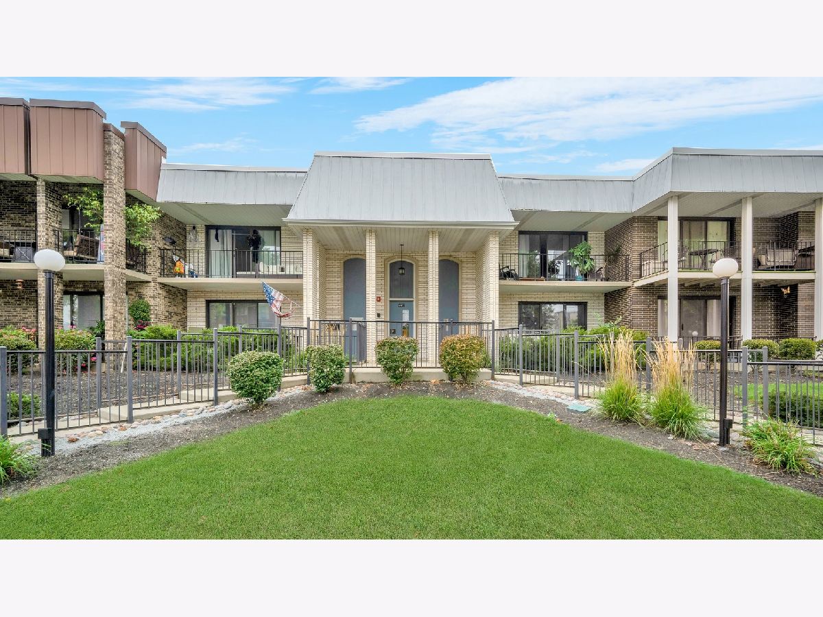 Condominiums Sold Parkshire Estates Oak Lawn Illinois, 9802 Karlov