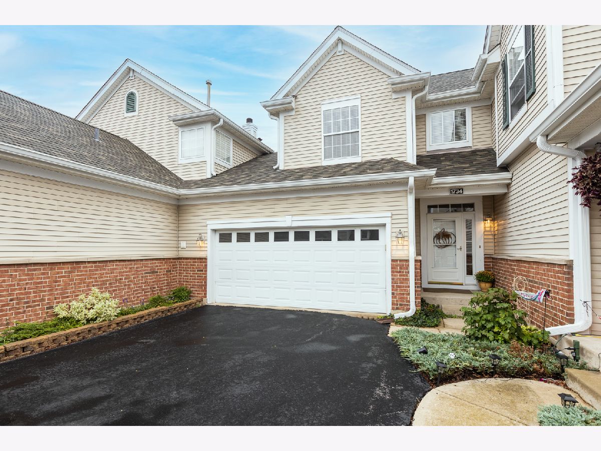 Townhomes & Homes Sold Briarcourt Villas Aurora Illinois, 1734 Landreth