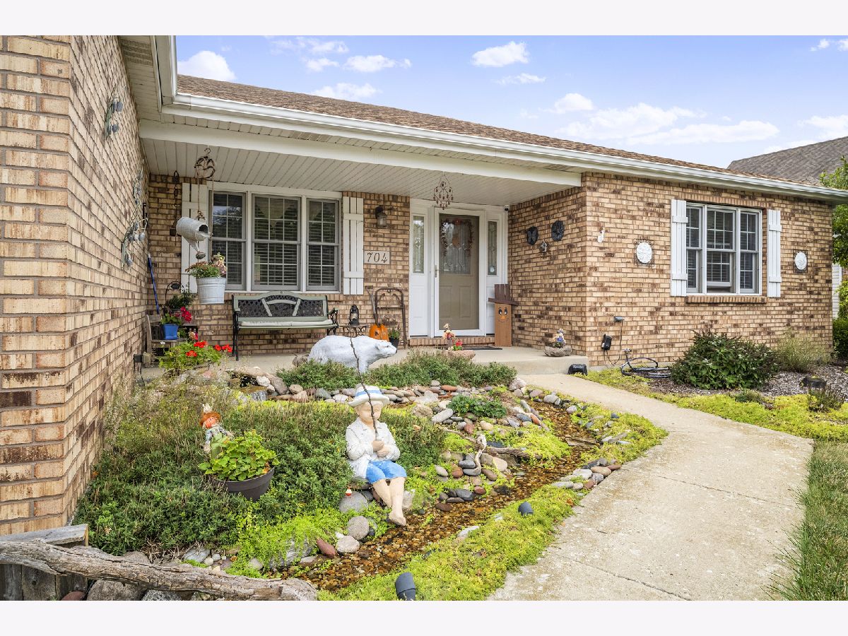 Homes Sold Vintage Shorewood Illinois, 704 Cambridge