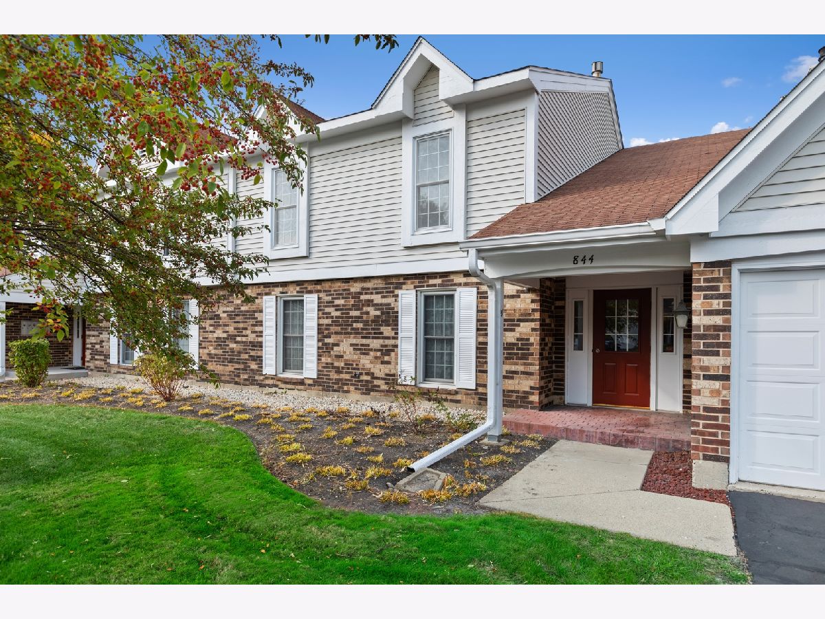Condominiums Sold Chasefield Crossing Crystal Lake Illinois, 844 Chasefield