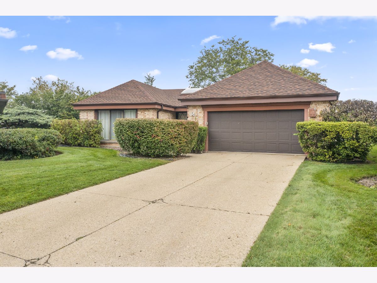 Homes Sold Villas West Northbrook Illinois, 2236 Valencia