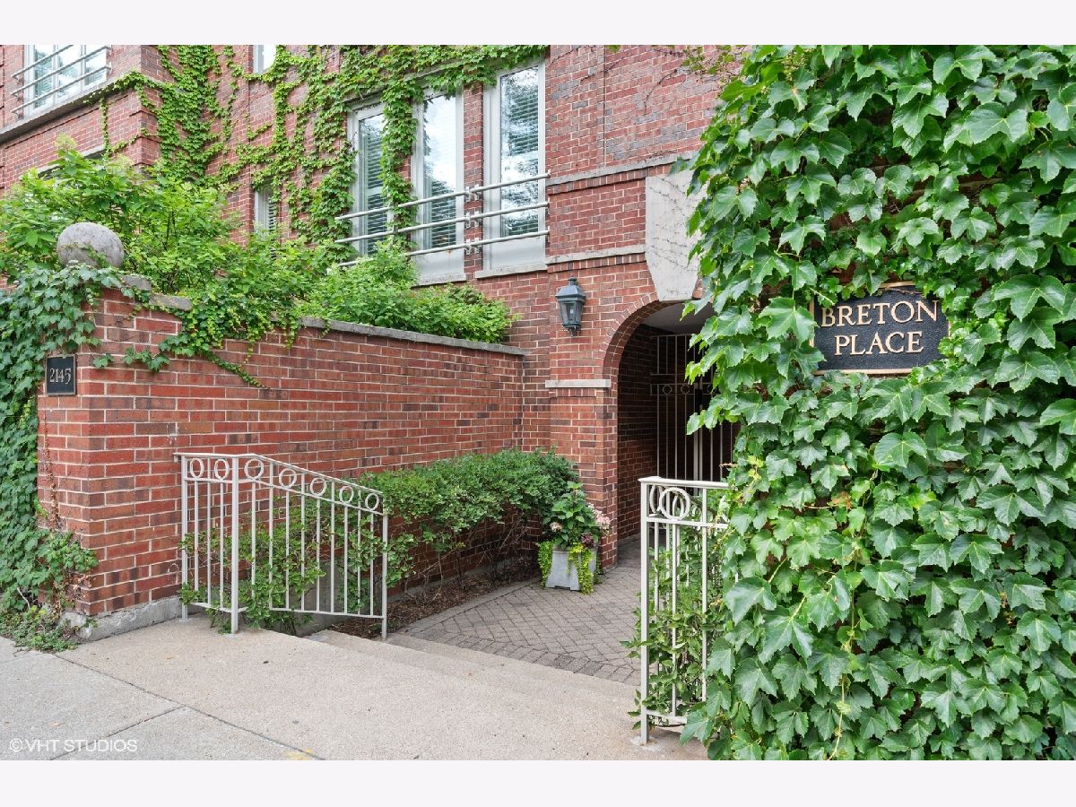 Condos & Townhomes Sold Breton Place Chicago Illinois, 2145 Clark