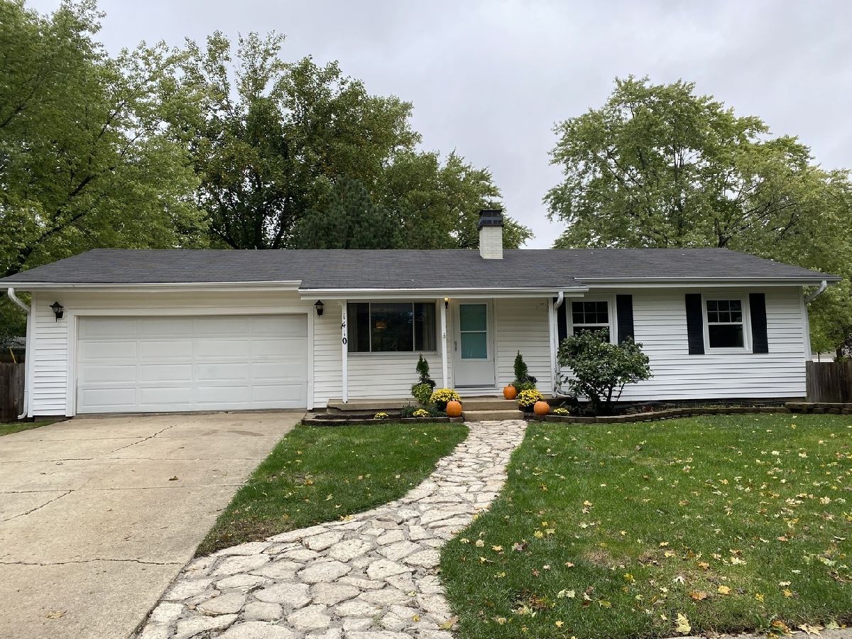 Homes Rented Rolling Hills Manor St Charles Illinois, 1410 Moore