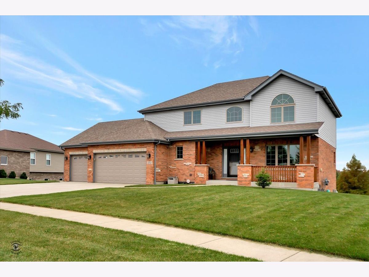 Homes & Condos & Townhomes Sold Sky Harbor New Lenox Illinois, 2212 Alta Vista