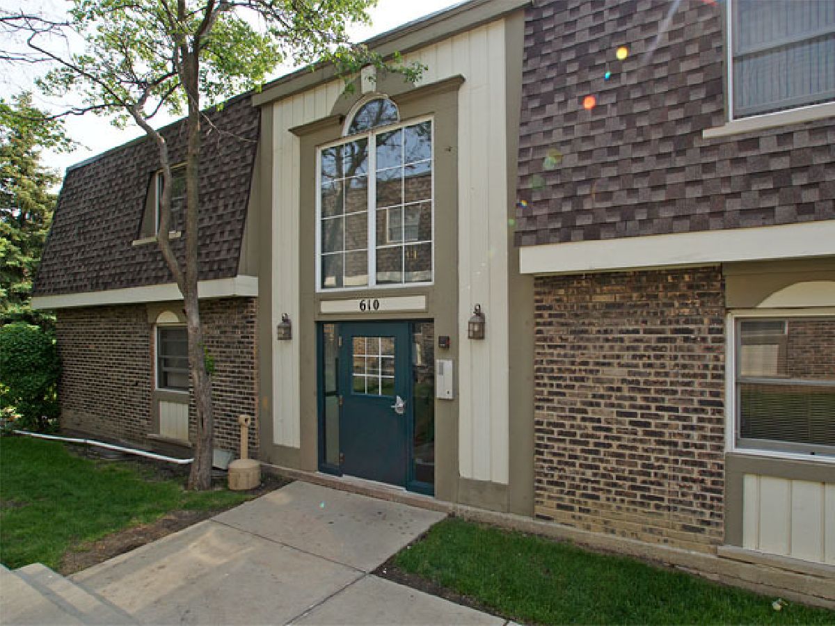 Condominiums & Homes Rented Buffalo Ridge Buffalo Grove Illinois, 879 Trace