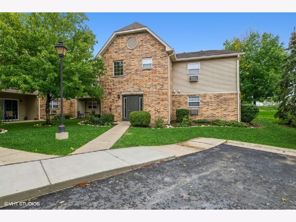 Condos & Townhomes Rented Courts Of Fairfield Village Round Lake Beach Illinois, 1551 Crystal Rock