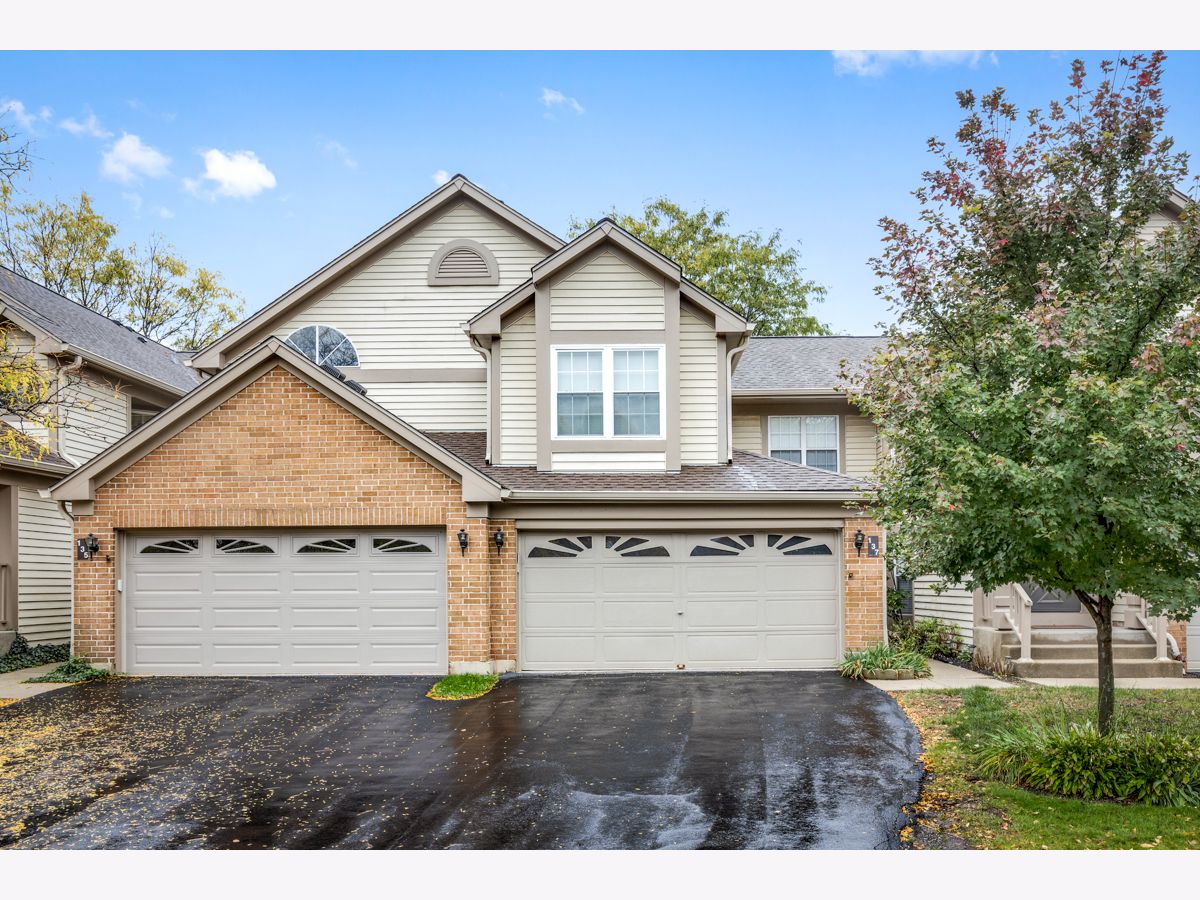Townhomes & Condos Sold Villas Of Oak Creek Buffalo Grove Illinois, 137 Old Oak