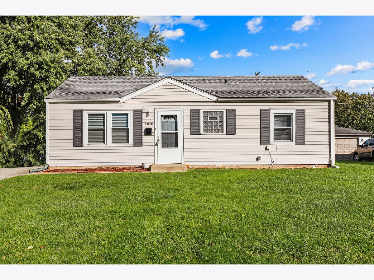 Homes & Condos & Townhomes Sold Raynor Hills Estate Crest Hill Illinois, 1618 Innercircle