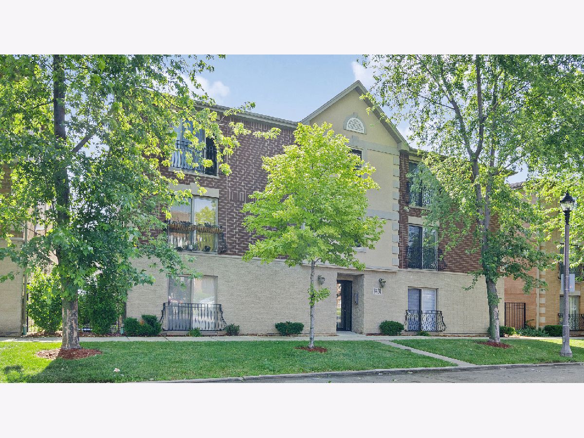 Condos & Townhomes Rented Ridgeland Crossing Berwyn Illinois, 3423 Ridgeland