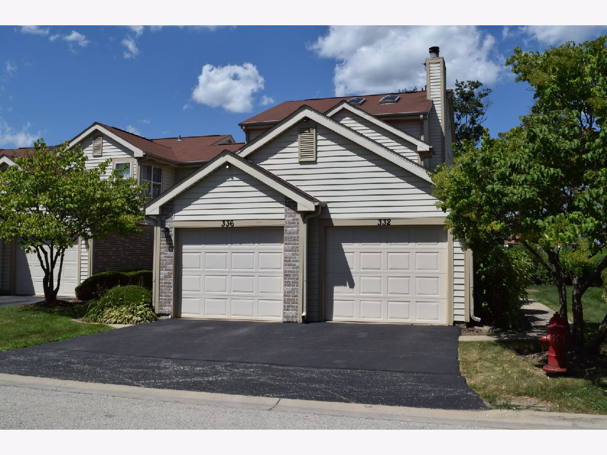 Townhomes & Condos Rented Buttercreek Hoffman Estates Illinois, 332 Grissom