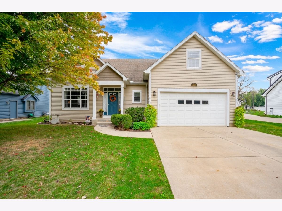Homes Sold Lake Holiday Sandwich Illinois, 1004 Nancy