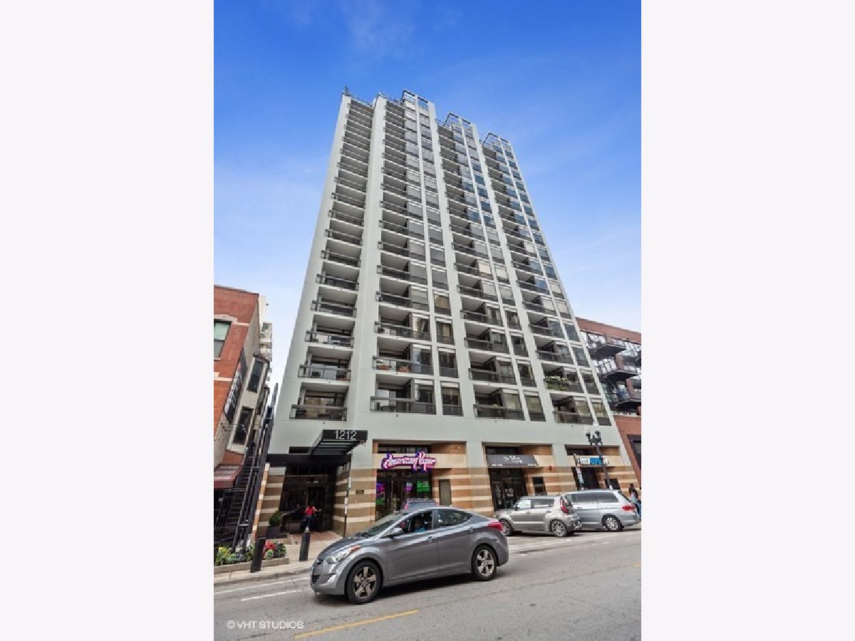 Condominiums Sold Neapolitan Chicago Illinois, 1212 Wells