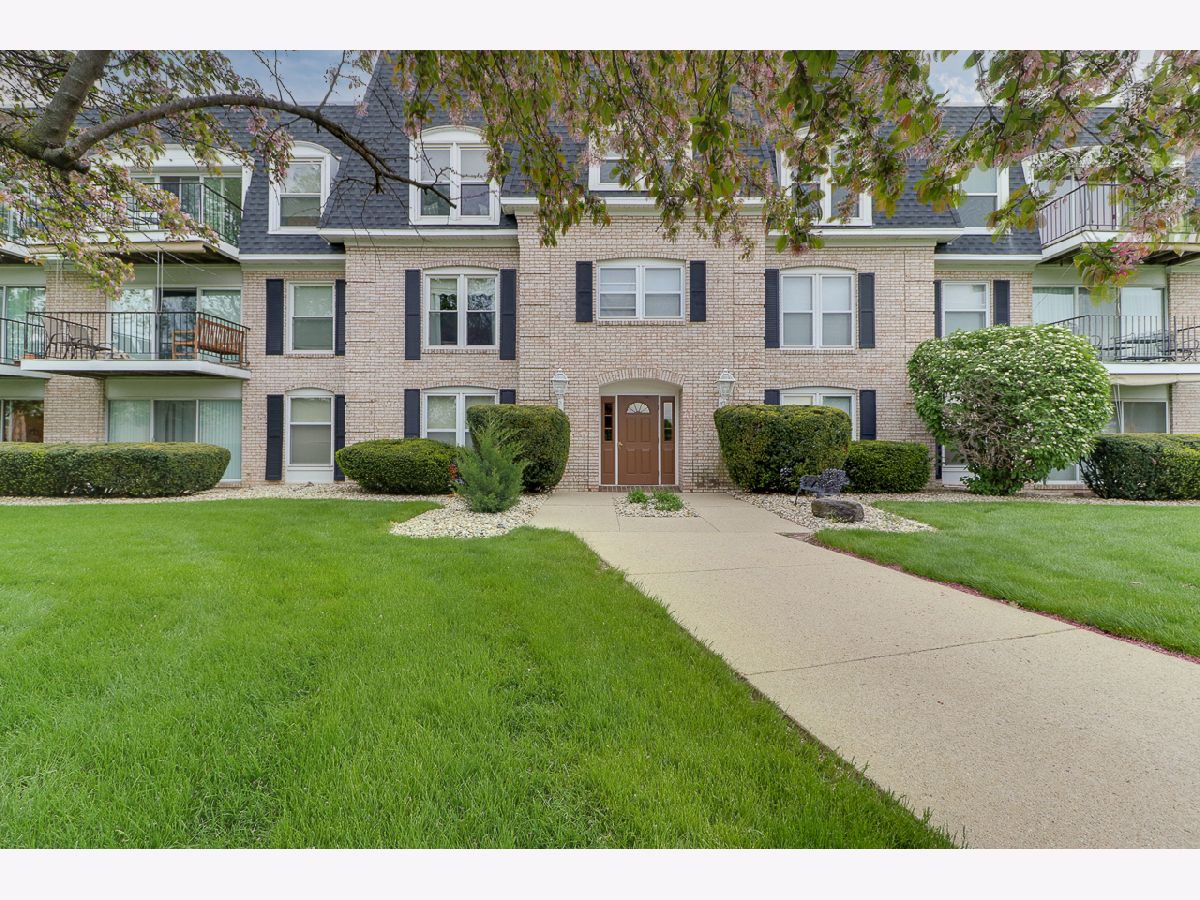 Condos & Townhomes Sold Chateaus Bloomington Illinois, 111 Rust