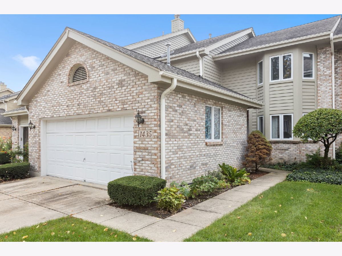 Townhomes & Homes Rented Norman Courts Darien Illinois, 1435 Coventry