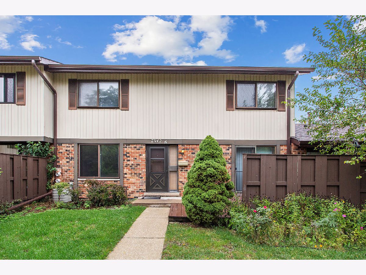 Village Square Downers Grove IL, Townhomes & Condos For Sale & For Rent