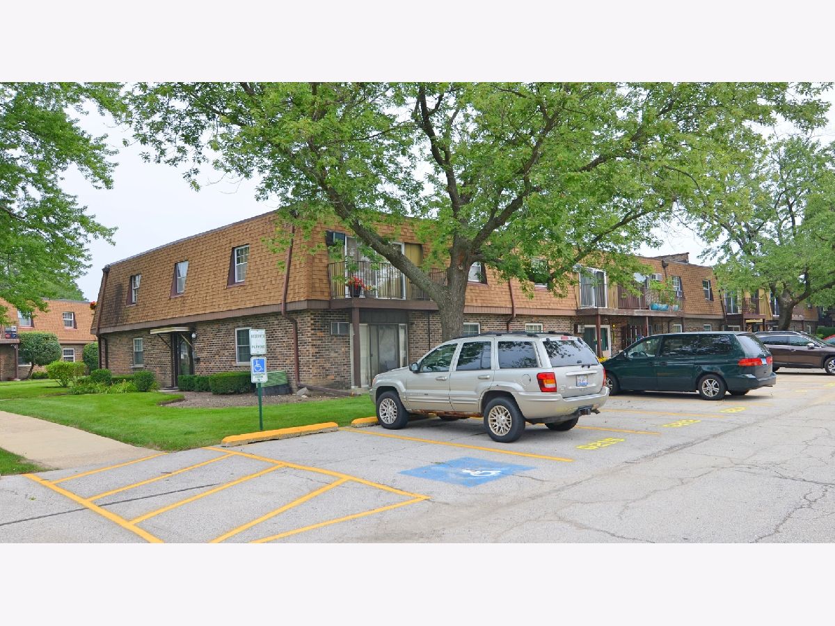 Condominiums Sold Suffield Gardens Westmont Illinois, 18W140 Suffield
