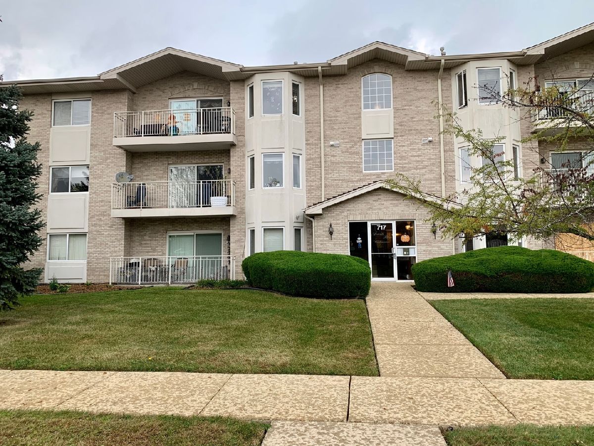 Condominiums Rented Avanti Place Addison Illinois, 717 5th