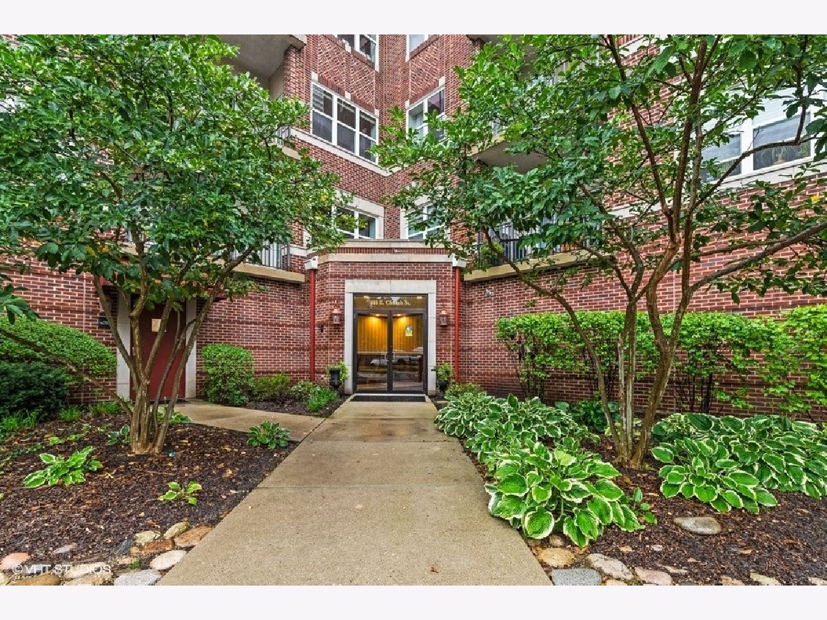 Condominiums & Homes Sold Heritage Place Libertyville Illinois, 310 Church