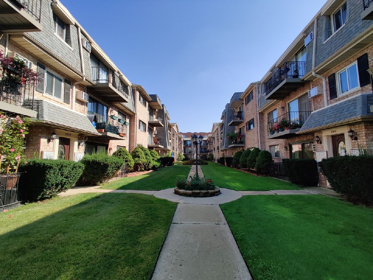 Condominiums Sold Innisbrook Chicago Illinois, 5319 Delphia