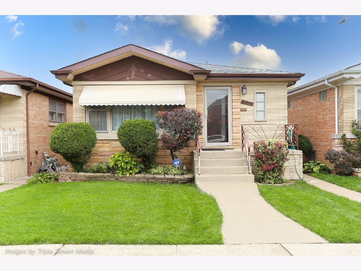 Homes & Condos & Townhomes Sold Montclare Gardens Chicago Illinois, 3022 Natchez