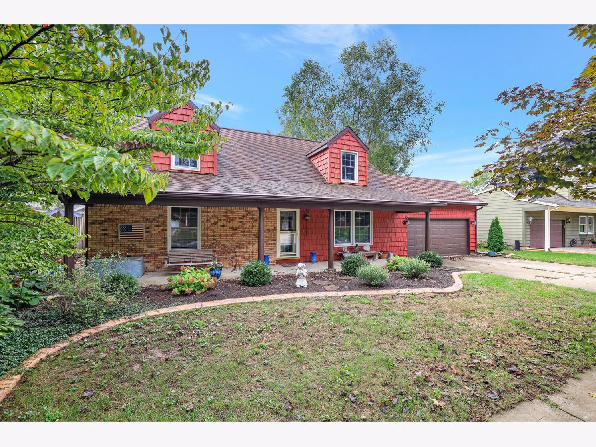 Homes Sold Sunny Dale Acres Mahomet Illinois, 205 Peacock