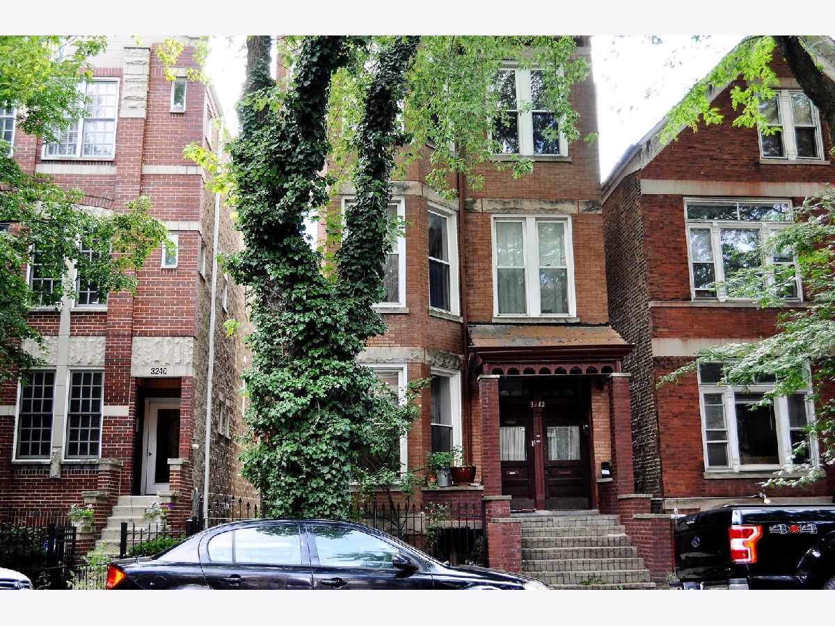 Condominiums & Homes Sold Lakeview Commons Chicago Illinois, 3242 Seminary