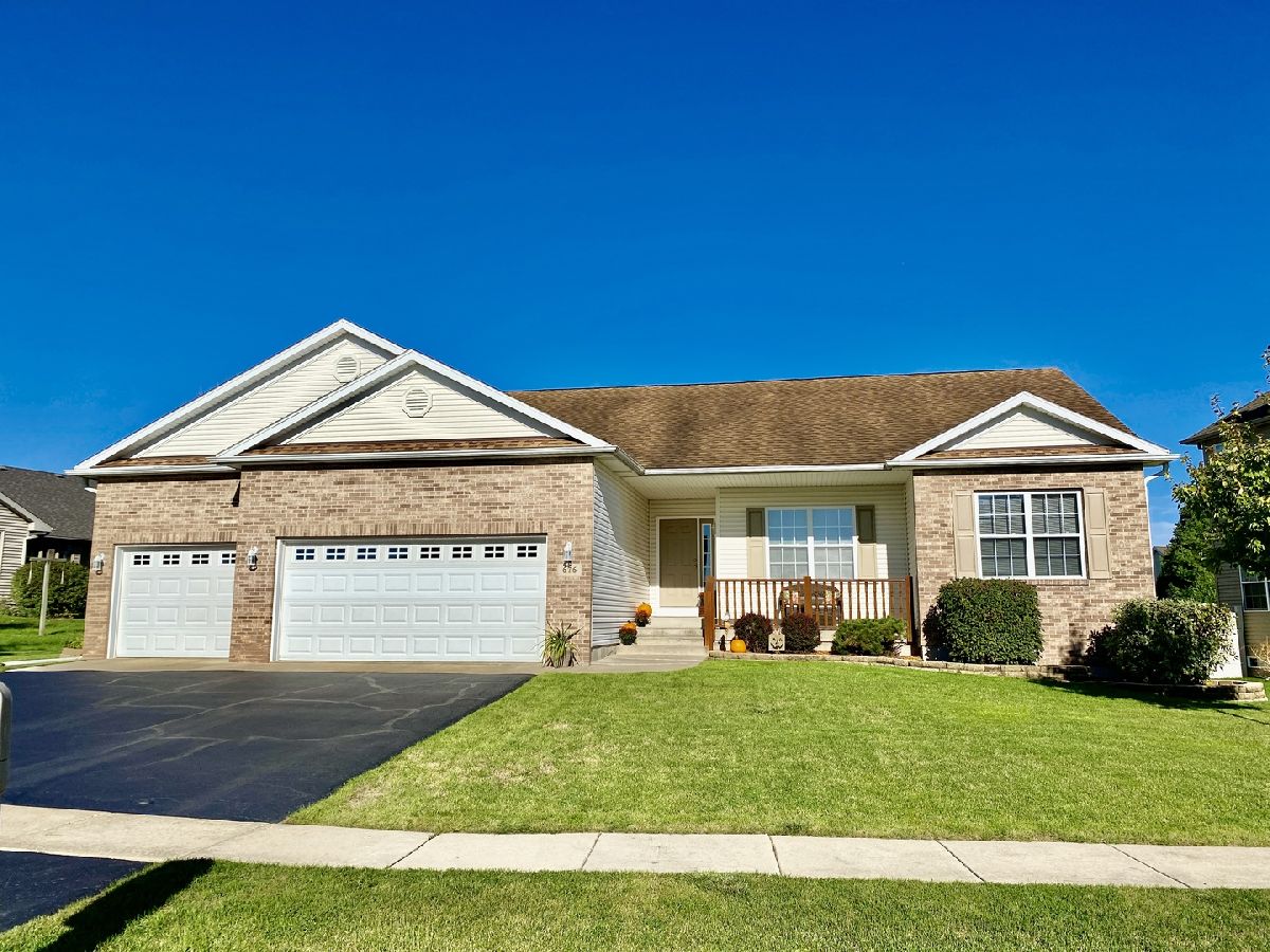 Homes & Condos & Townhomes Sold Knolls At Prairie Creek Dekalb Illinois, 676 Persimmon