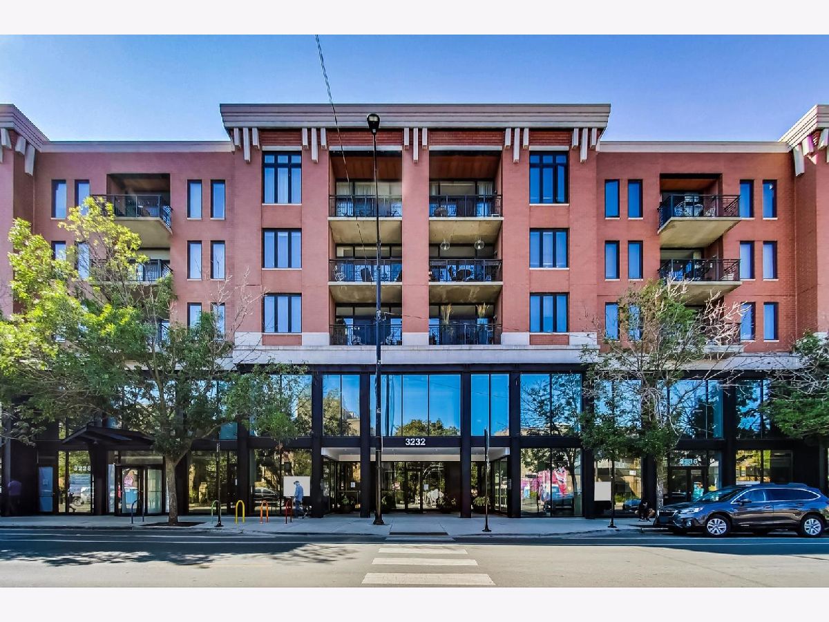 Condominiums Sold Plaza 32 Chicago Illinois, 3232 Halsted