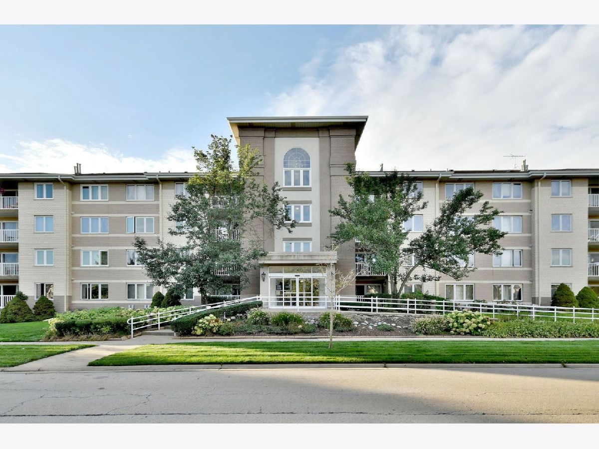Condominiums & Homes Sold Whispering Oaks Wood Dale Illinois, 440 Montrose