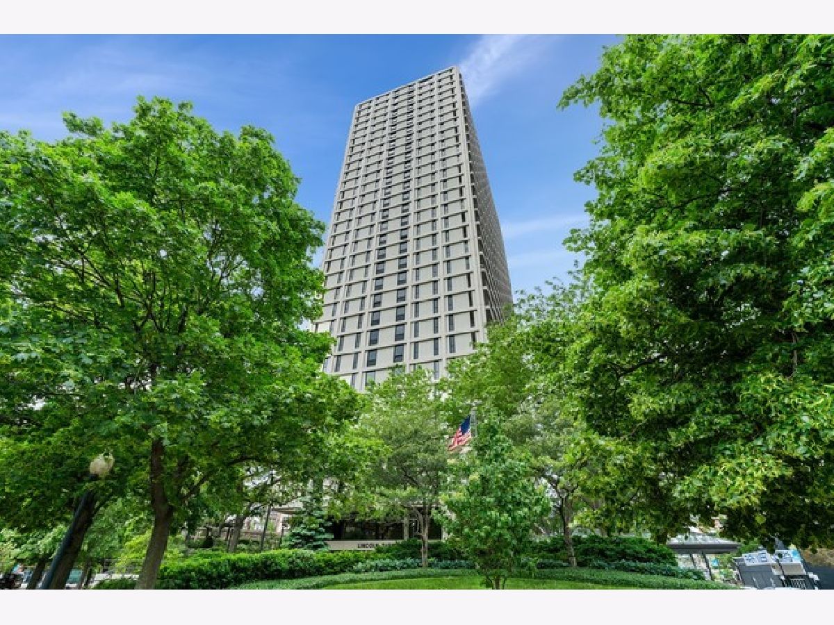 Condominiums Sold Lincoln Park Towers Chicago Illinois, 1960 Lincoln Park West
