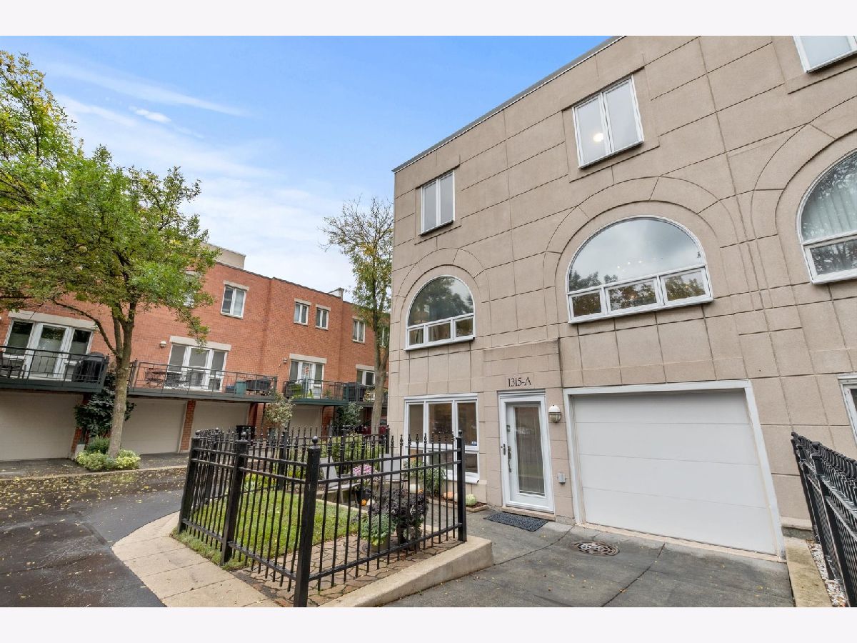 Townhomes Sold Newgate Square Chicago Illinois, 1315 Plymouth