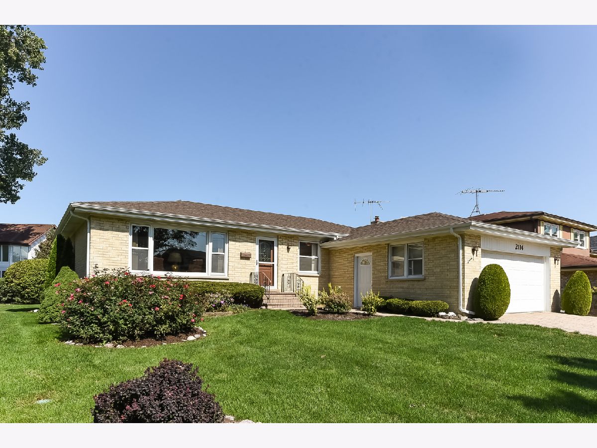 Homes Sold Saint Cecilia Mount Prospect Illinois, 2114 Haven