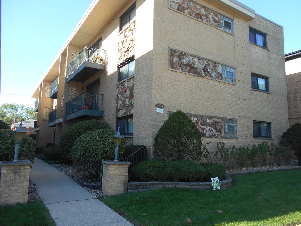 Condominiums Sold Friendly Village Chicago Illinois, 6870 Northwest
