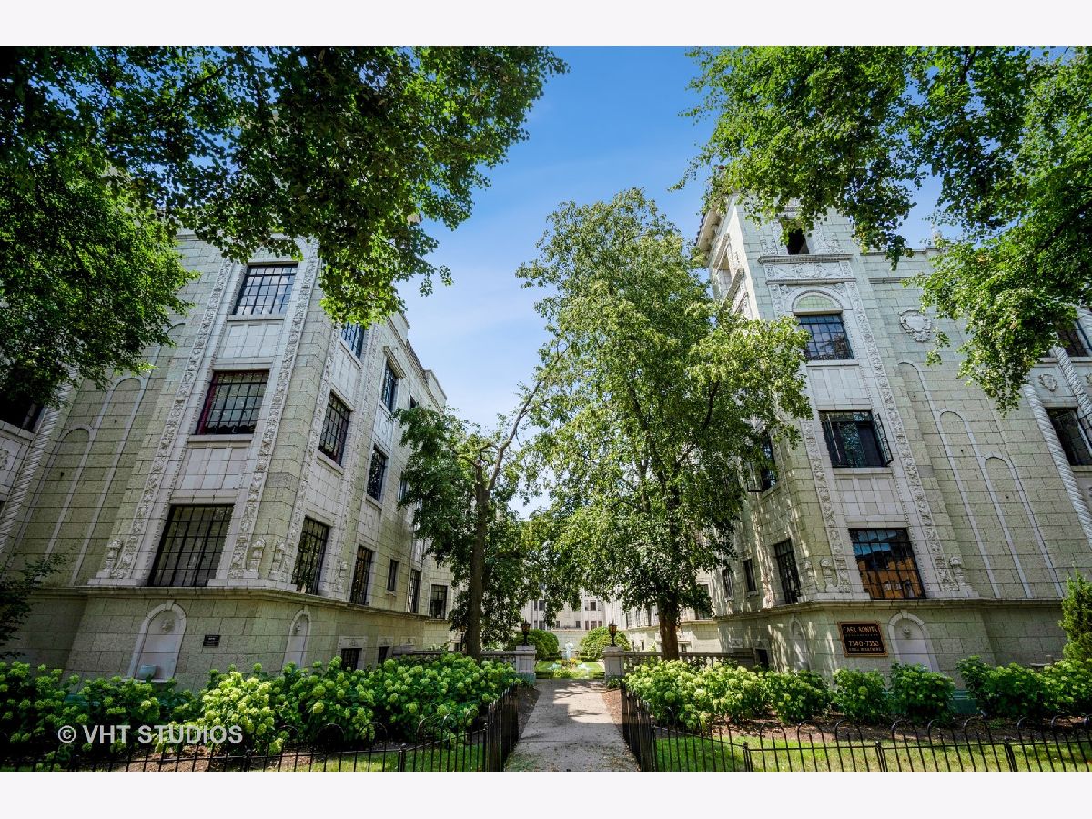 Condominiums Sold Casa Bonita Condominiums Chicago Illinois, 7350 Ridge