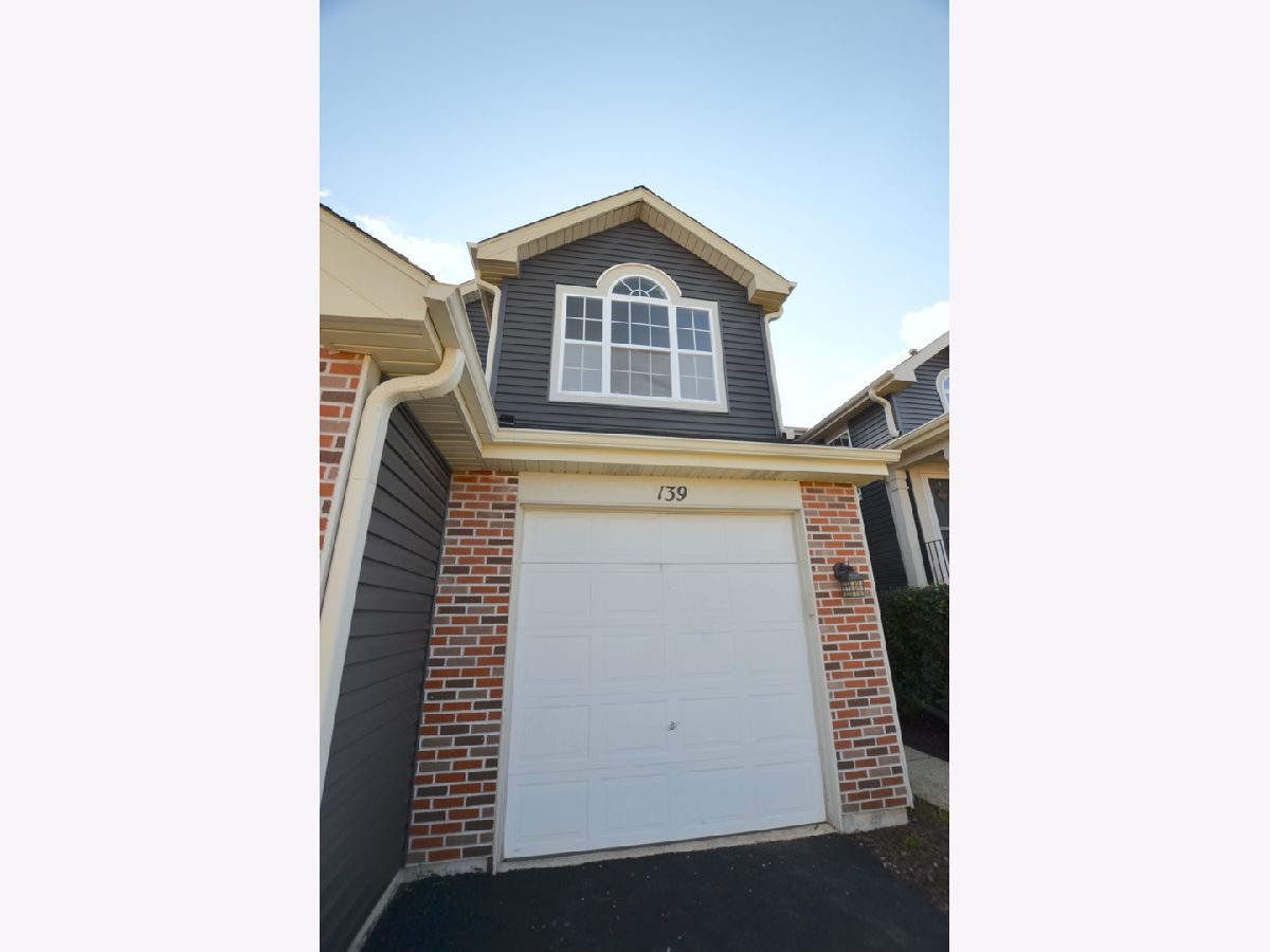 Townhomes Sold Hidden Glen Glendale Heights Illinois, 139 Lake Ridge