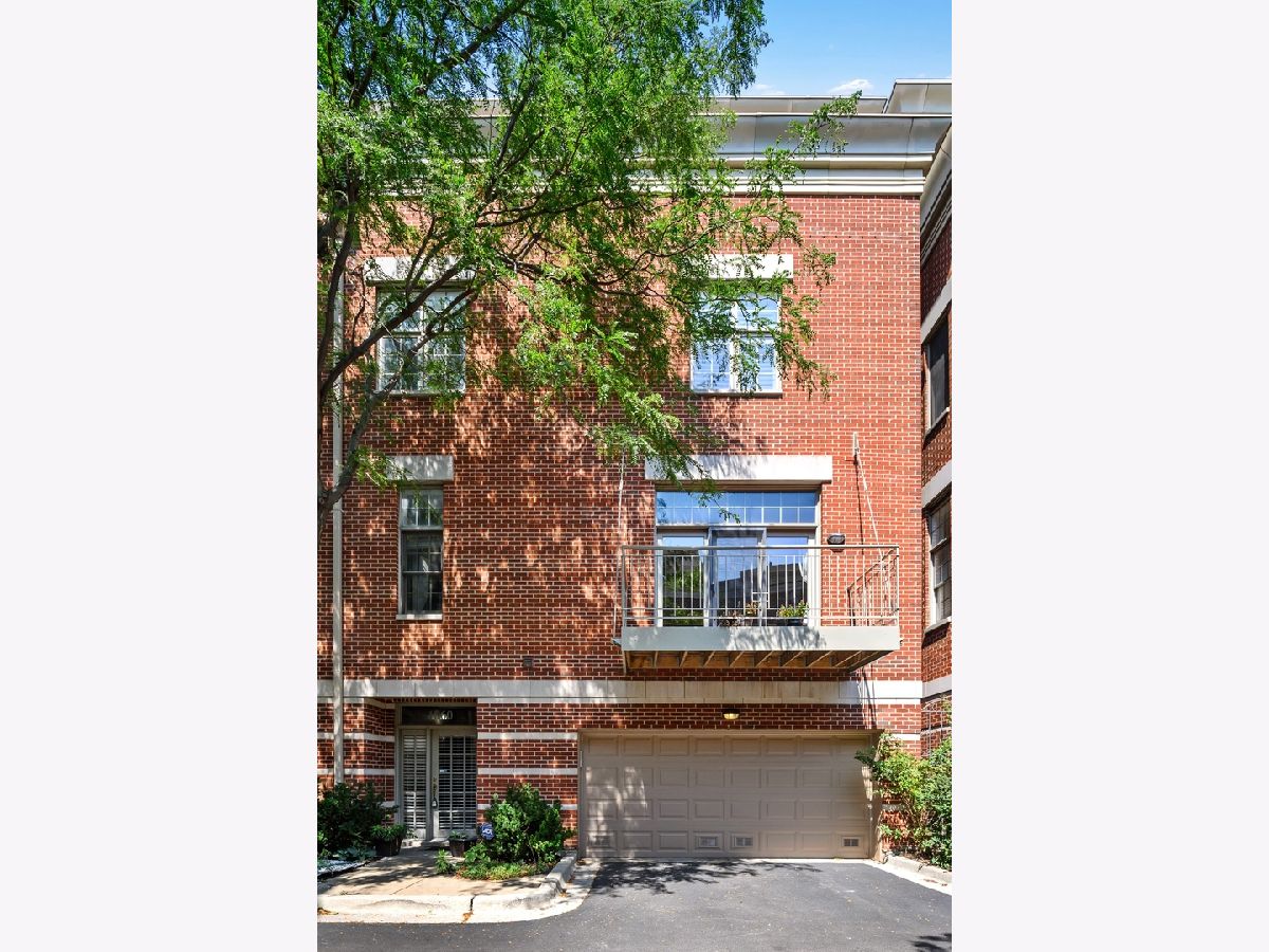 Condos & Townhomes Sold St. John's Park Chicago Illinois, 1060 Chestnut