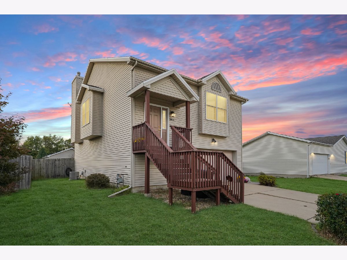 Homes & Condos & Townhomes Sold Beich Place Bloomington Illinois, 3903 Bluebell