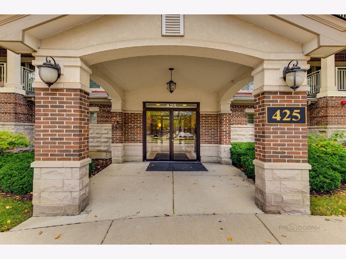 Condominiums Sold Village Green Lincolnshire Illinois, 425 Village Green