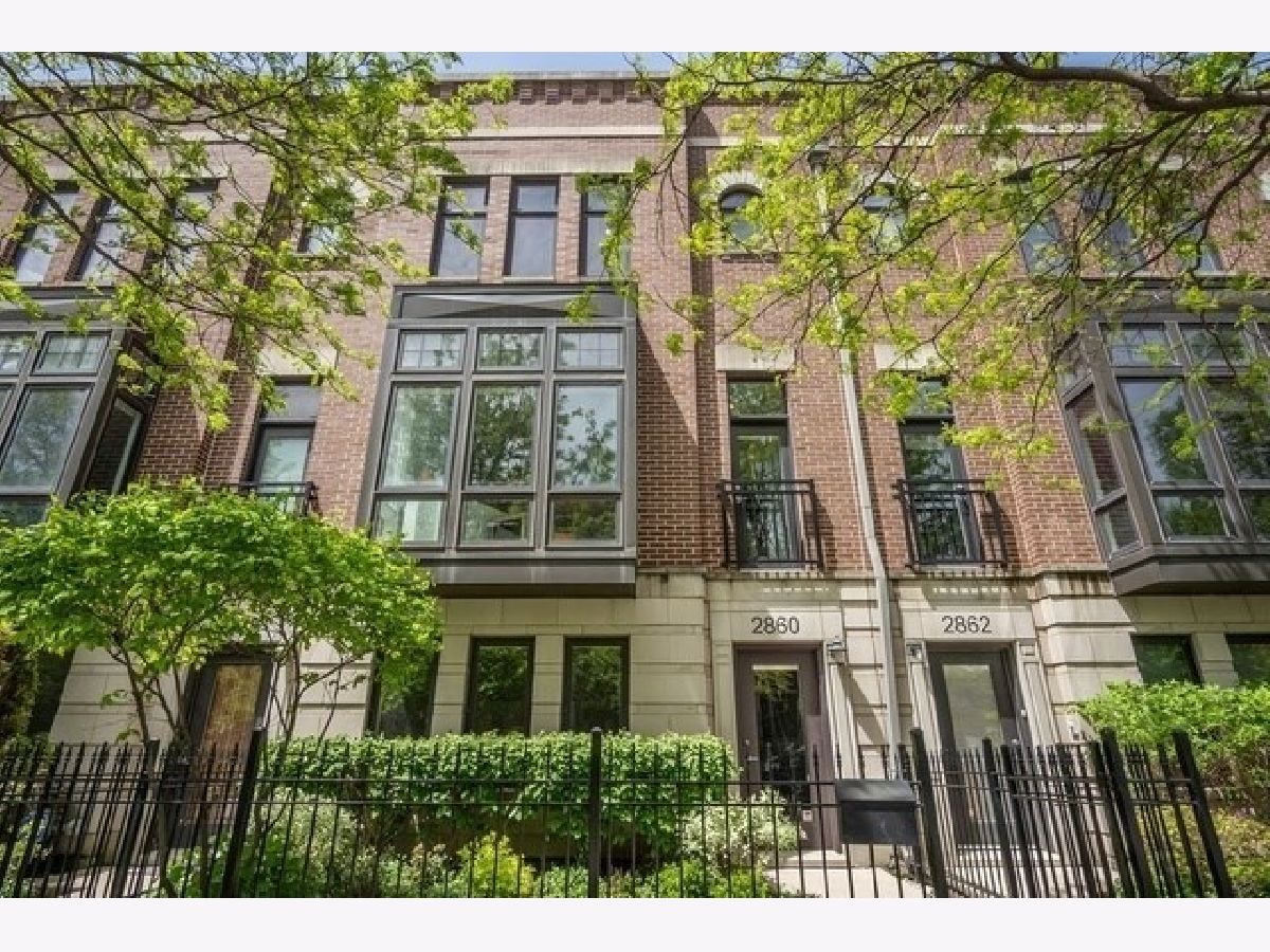 Townhomes & Condos & Homes Sold Columbia Place Chicago Illinois, 2860 Paulina